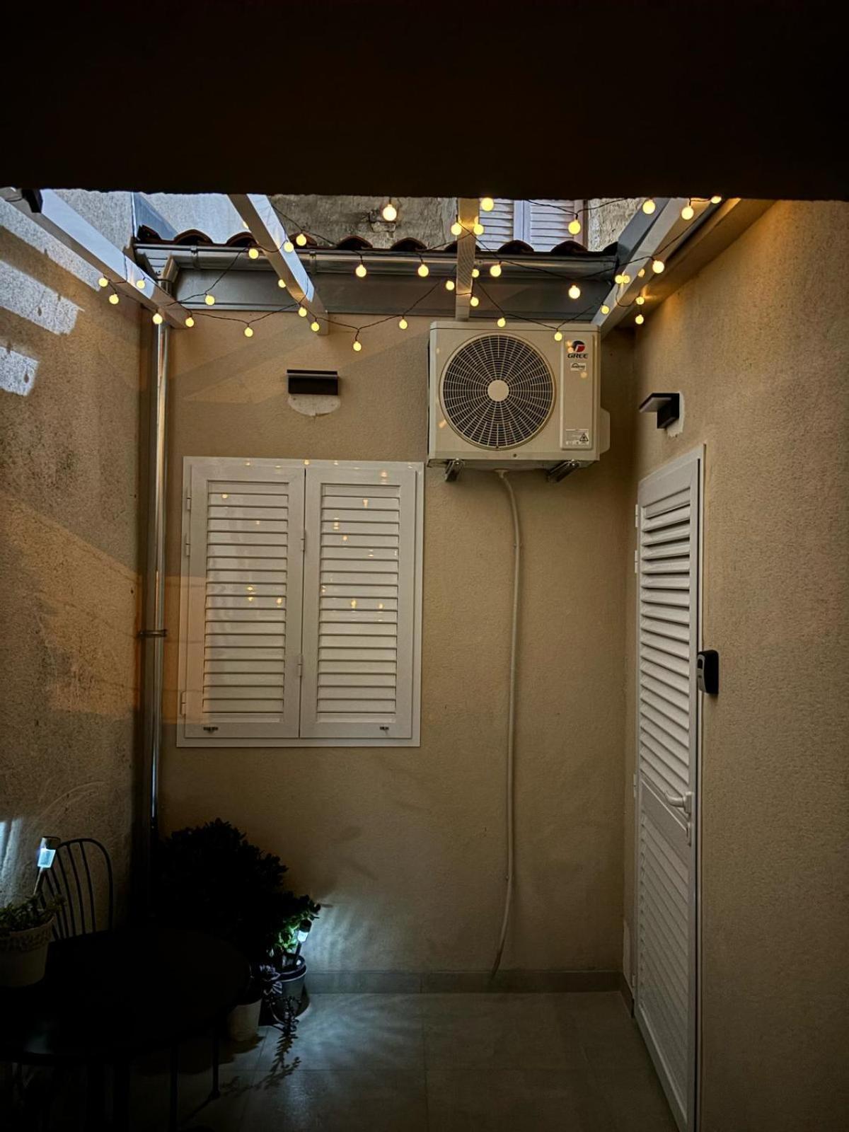 Apartment Ana Vis Bagian luar foto