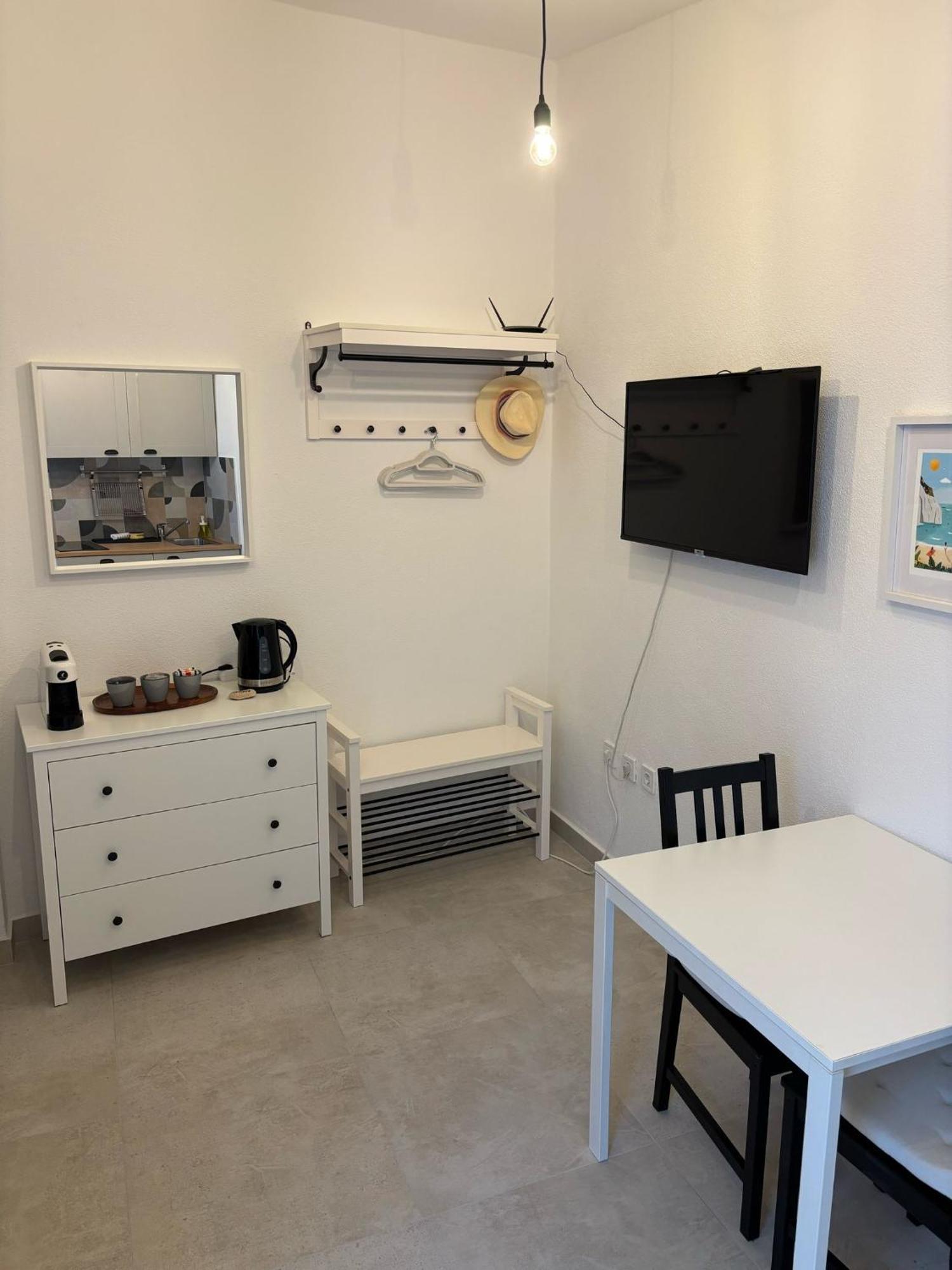 Apartment Ana Vis Bagian luar foto